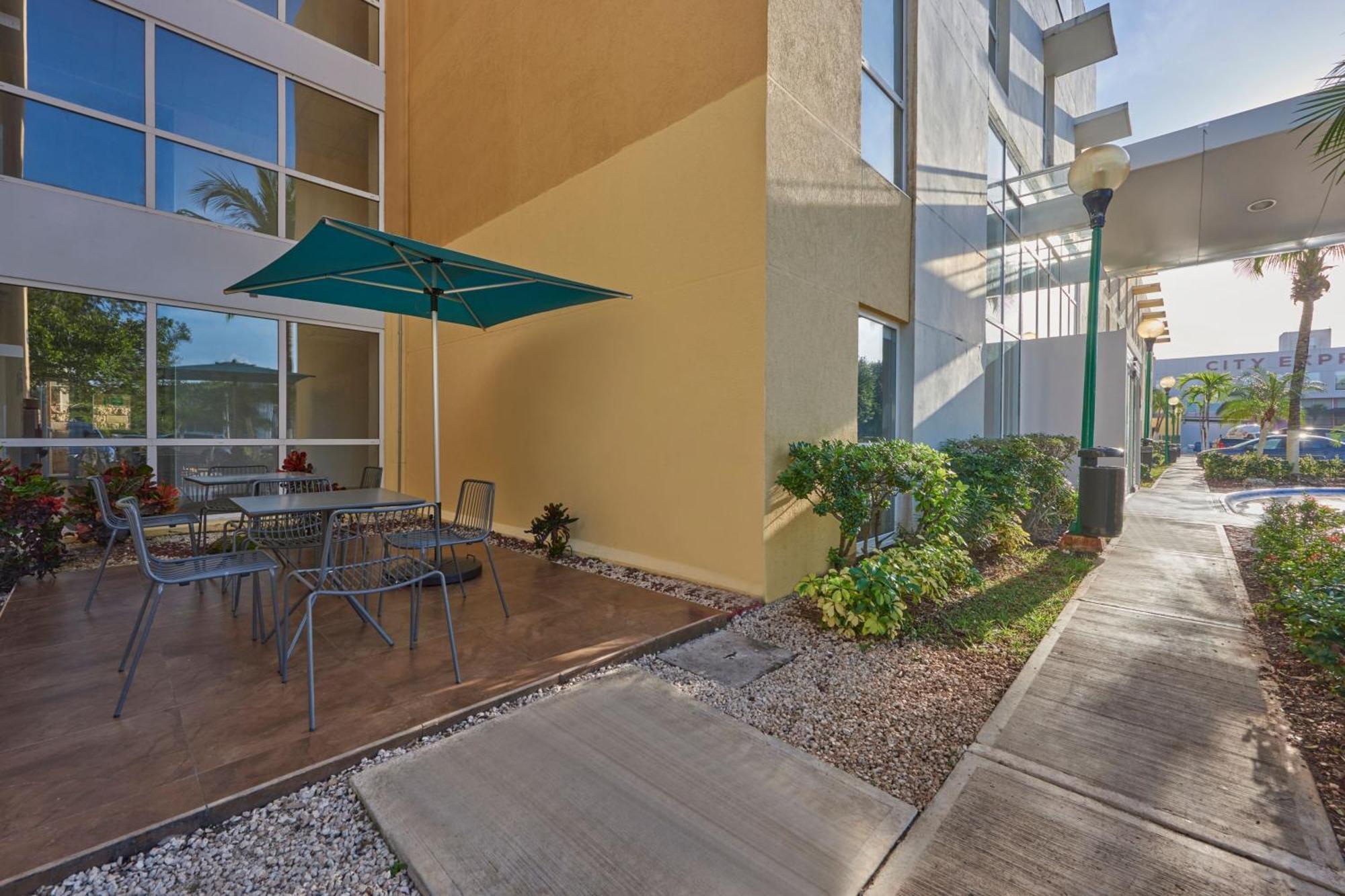 City Express By Marriott Playa Del Carmen Exterior foto